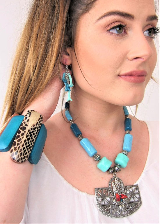 Stylish chunky fashion necklace, turquoise ladies necklace, womens fashion, ladies wear, fashion accessories